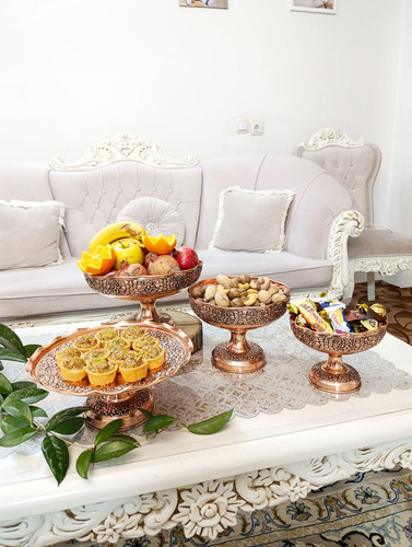 سرویس پذیرایی مسی ۴ تیکه گلبرگ درشت گل سیاه قلم