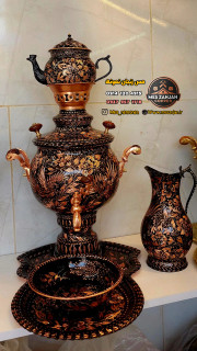 سماور مسی سیاه قلم الماس تراش حجم 4 لیتری ارتفاع ۵۳ با قوری با کلیه سرویس 5 تیکه قوری،پارچ،سینی و.. در مس زنجان نمونه