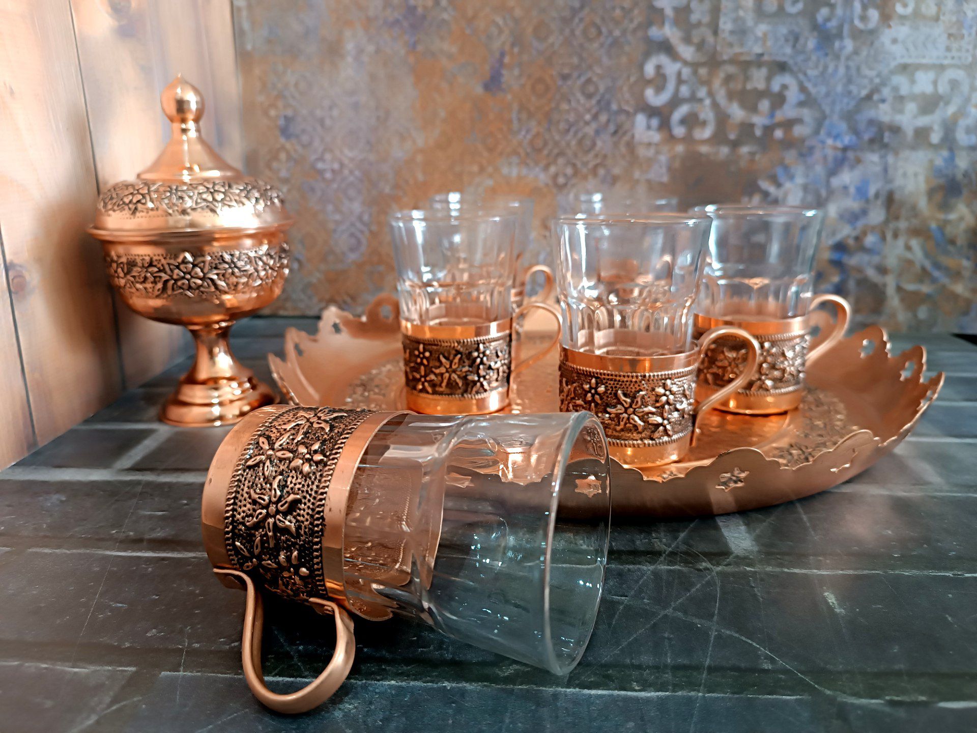 لیوان گالش دار مسی و انگاره مسی گلبرگ مسی ۶ تایی
