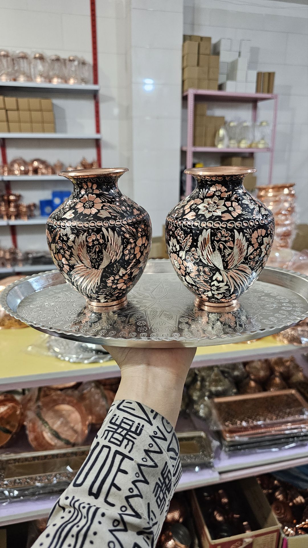 گلدان مسی تراش مشکی ارتفاع ۱۵ سانت زیبا، اعلا و درجه یک ۱ عددی