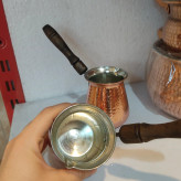 قهوه جوش مسی و شیر جوش مسی چکشی متوسط دسته چوبی مسی نانو رنگ ثابت چکشی