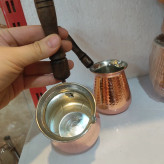 قهوه جوش مسی و شیر جوش مسی چکشی متوسط دسته چوبی مسی نانو رنگ ثابت چکشی